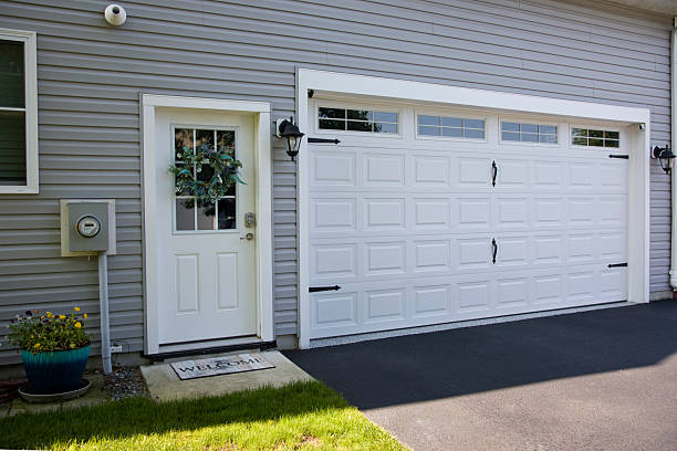 24/7 Emergency Garage Door Panel Replacement experts in Tuba City, AZ